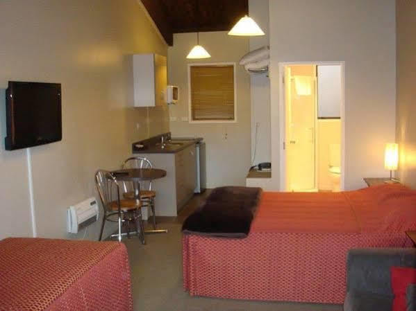 אוהקונה Alpine Motel מראה חיצוני תמונה